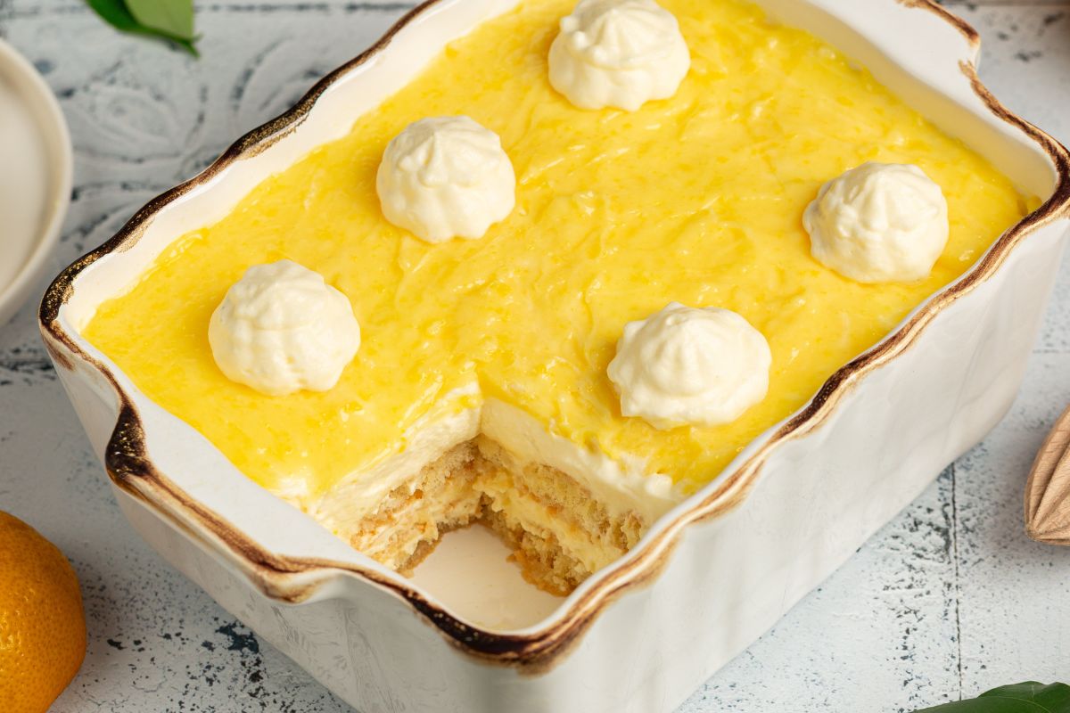 Nie lubisz kawy? Zrób cytrynowe tiramisu. To jeden z delikatniejszych i orzeźwiających deserów