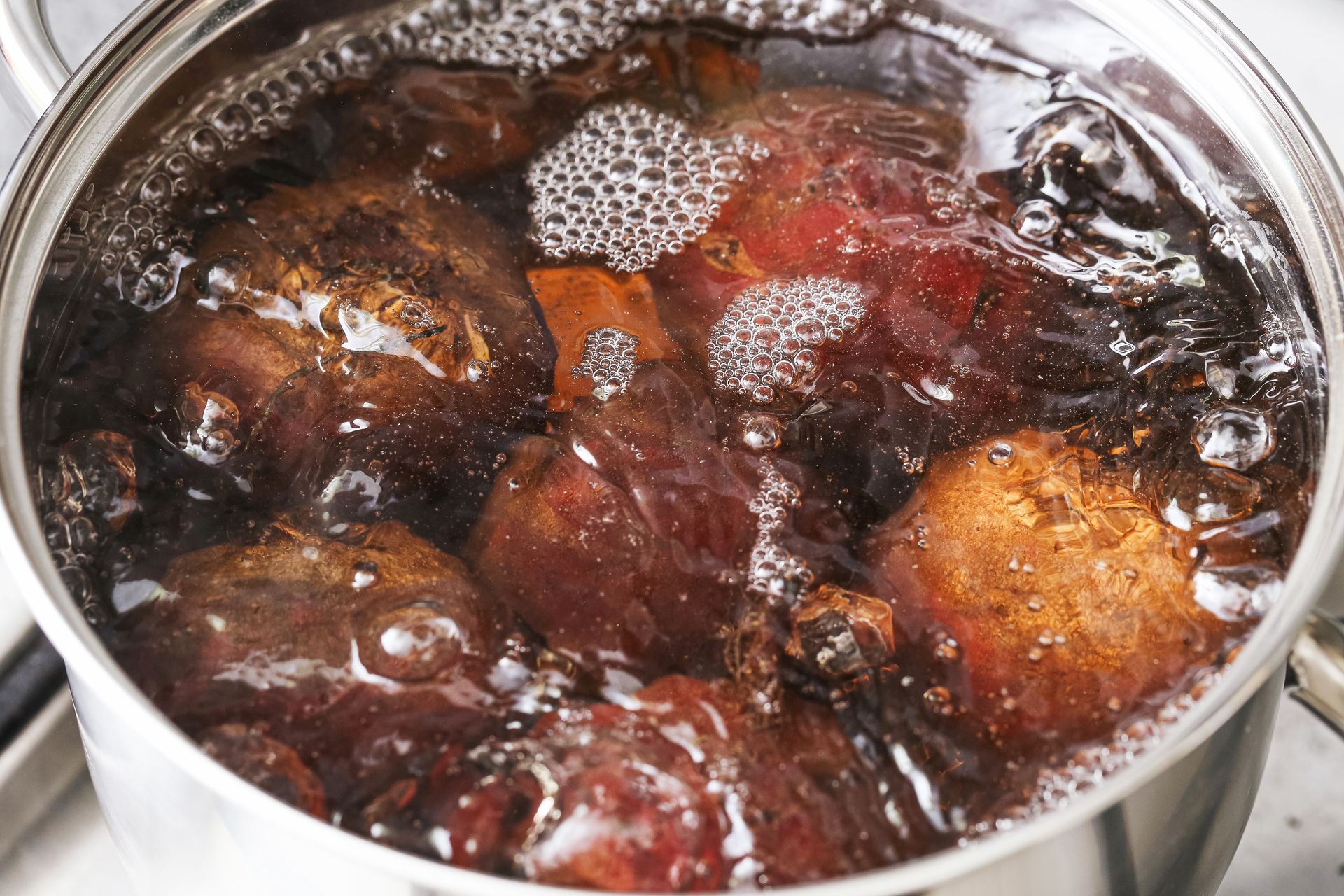 Doświadczone gospodynie tak gotują buraki. Są gwałtownie miękkie i nie tracą koloru