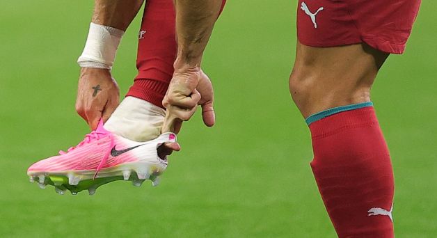 Zauważyłeś podczas meczu? To dlatego piłkarze wycinają tył korków