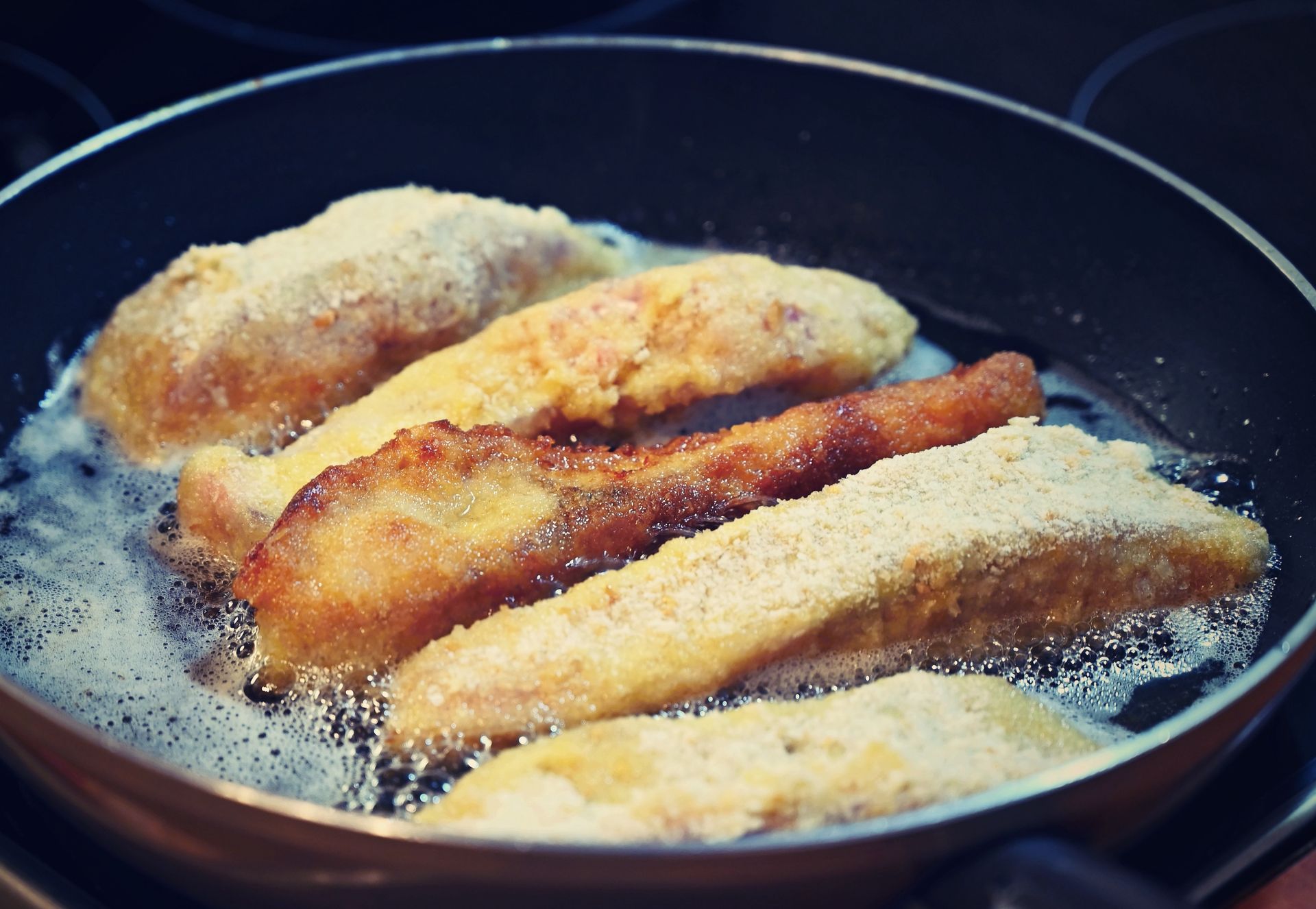 Najlepsi kucharze smażą karpia tylko na takim tłuszczu. Nie przypala się i nie zmienia smaku