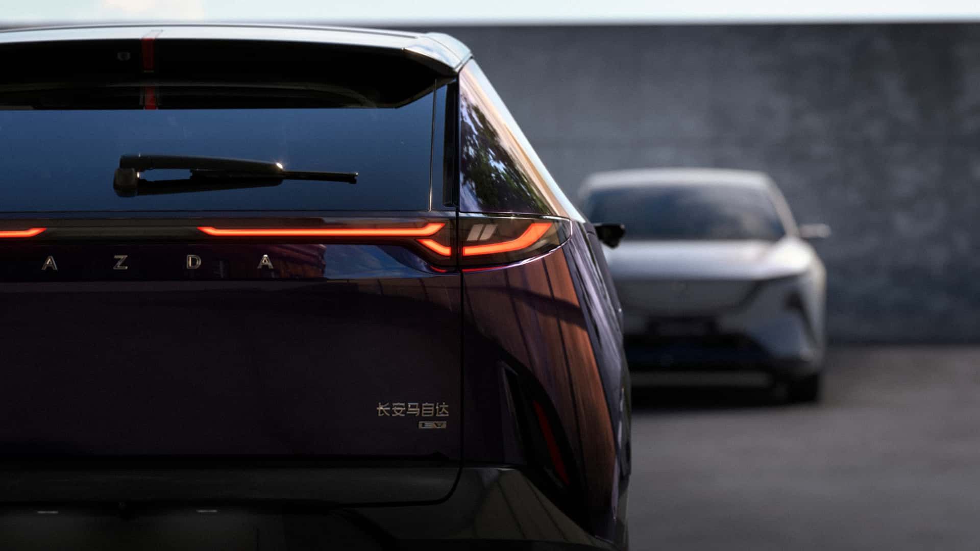 Mazda pokazała kolejnego chińskiego elektryka. Nazywa się EZ-60