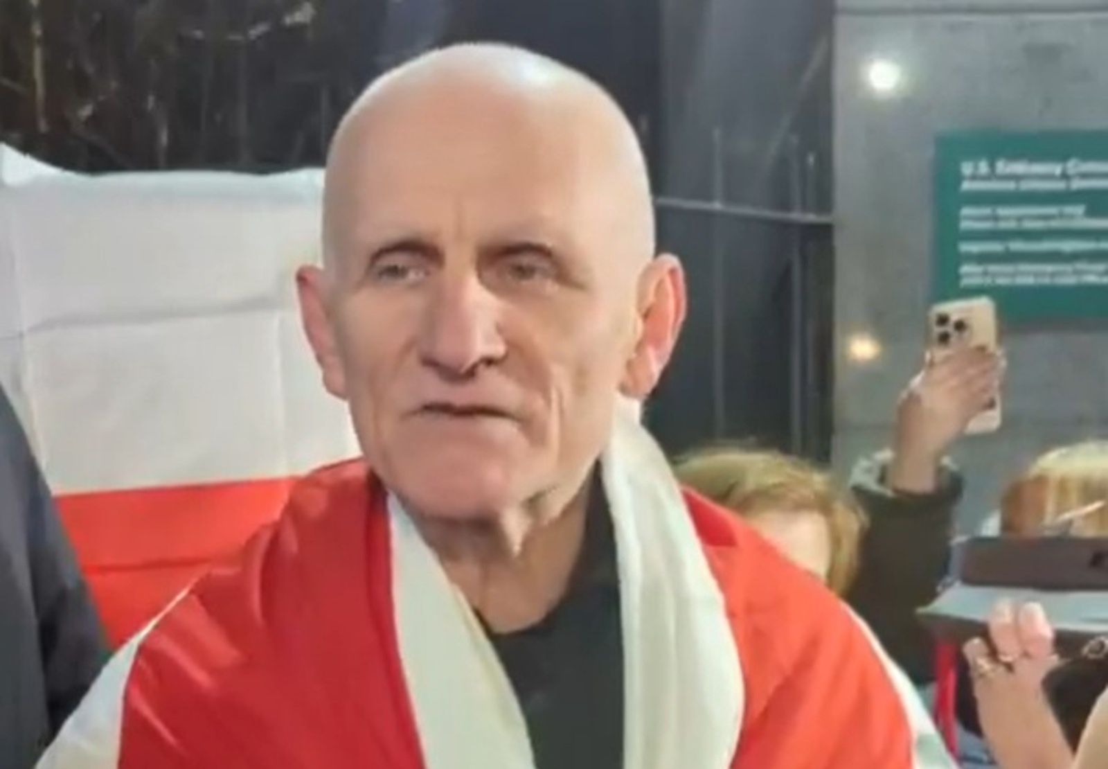 Pierwsze słowa Bialackiego po wyjściu z więzienia. "Nie wiem, jak to opisać"