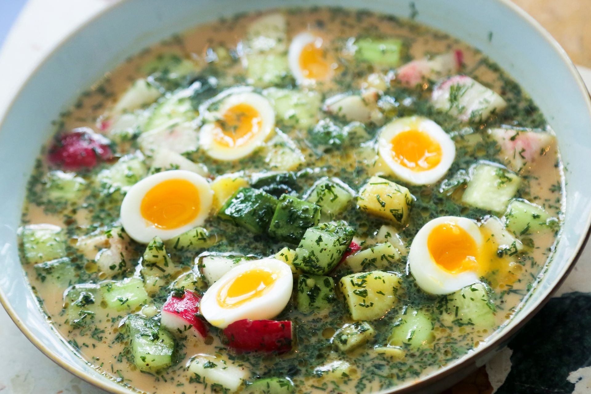 Taką zupę robiły nasze babcie wiosną. Pachniało w całym domu i każdy chciał dokładkę