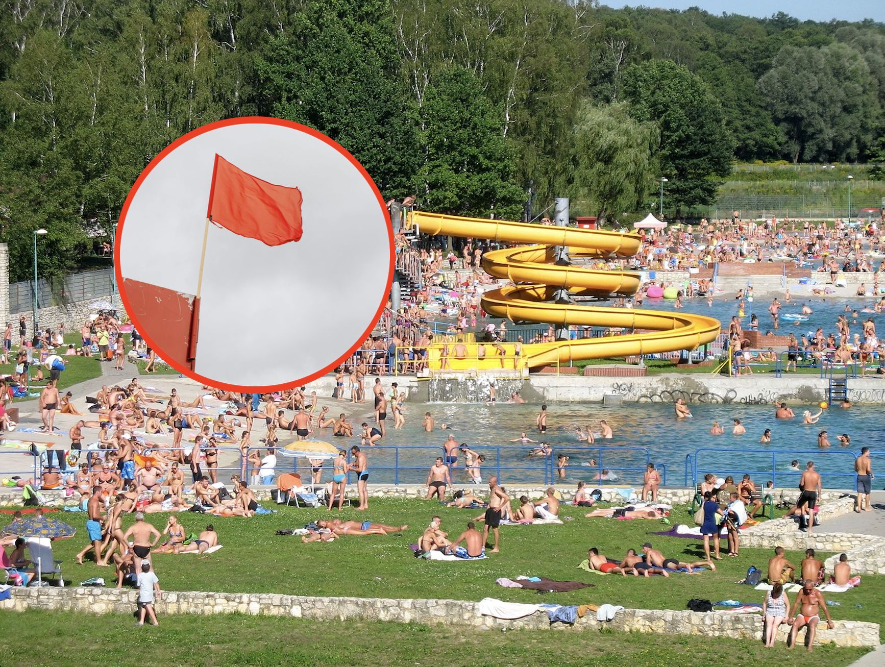Czerwone flagi na kąpieliskach. Sinice i wysokie fale krzyżują wakacyjne plany