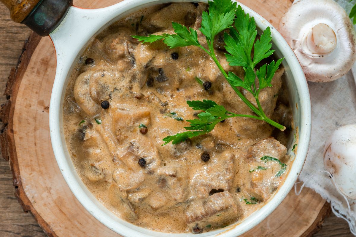 Zamiast zawijać pół dnia, robię takie kotleciki i zalewam sosem. Na Wszystkich Świętych zachwycają każdego