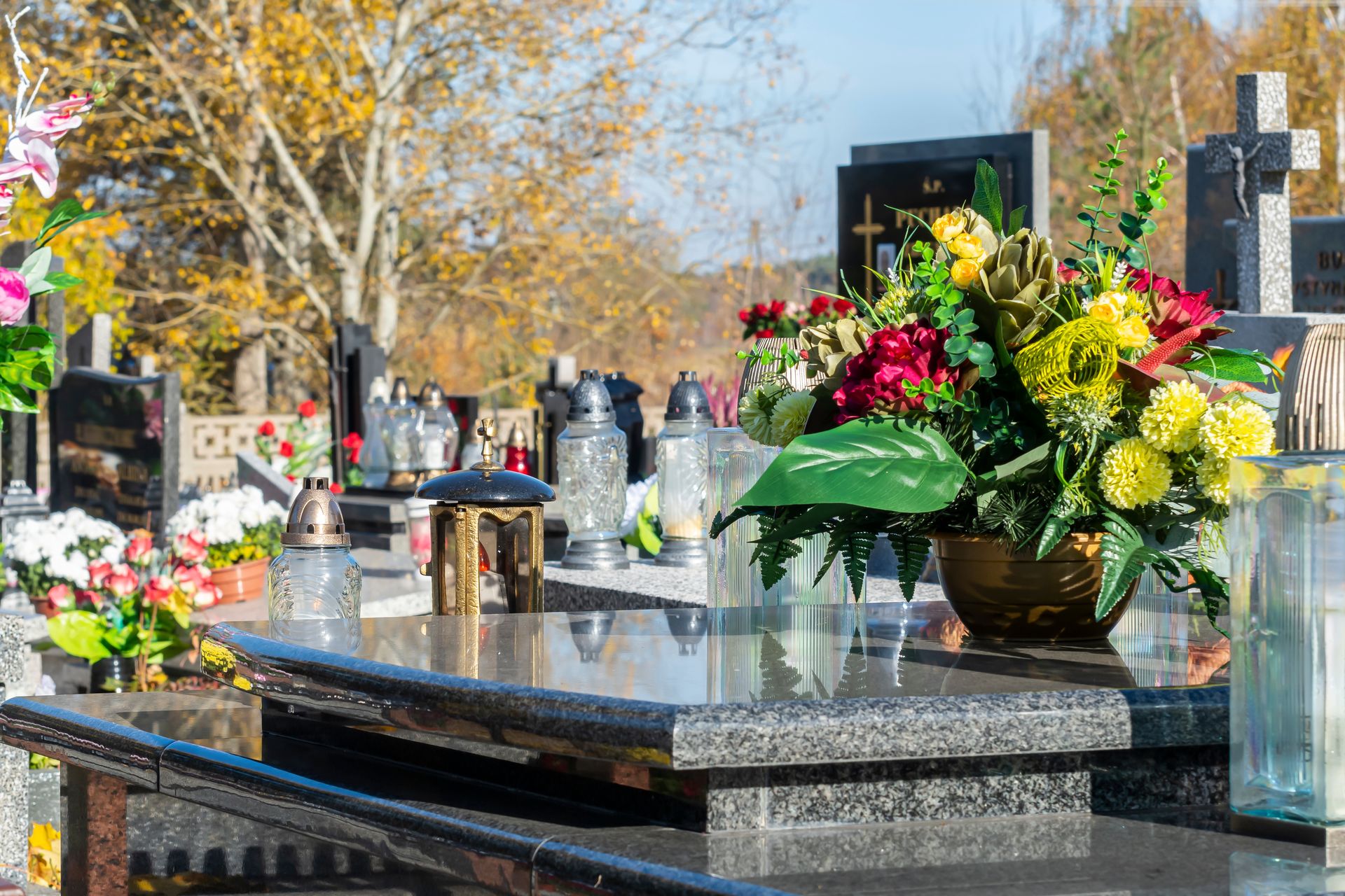 Od tego zależą ceny nagrobków. Właściciel zakładu ujawnia