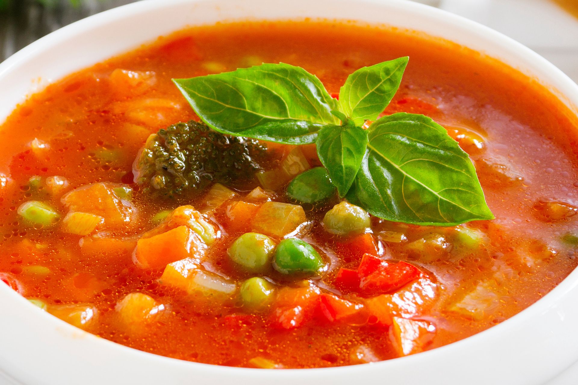 Włosi dorzucają do pomidorowej jeden składnik. O zwykłej już choćby nie pomyślisz