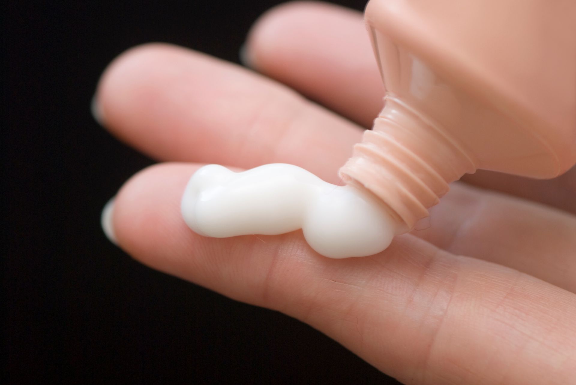 "Złoto w tubce". Ta maść pomaga na wszystkie problemy skórne