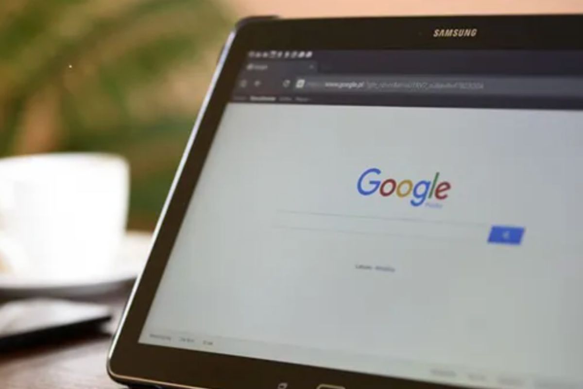 Czołowy wydawca stracił 80 proc. kliknięć przez Google AI Overviews. Dyrektorka tłumaczy