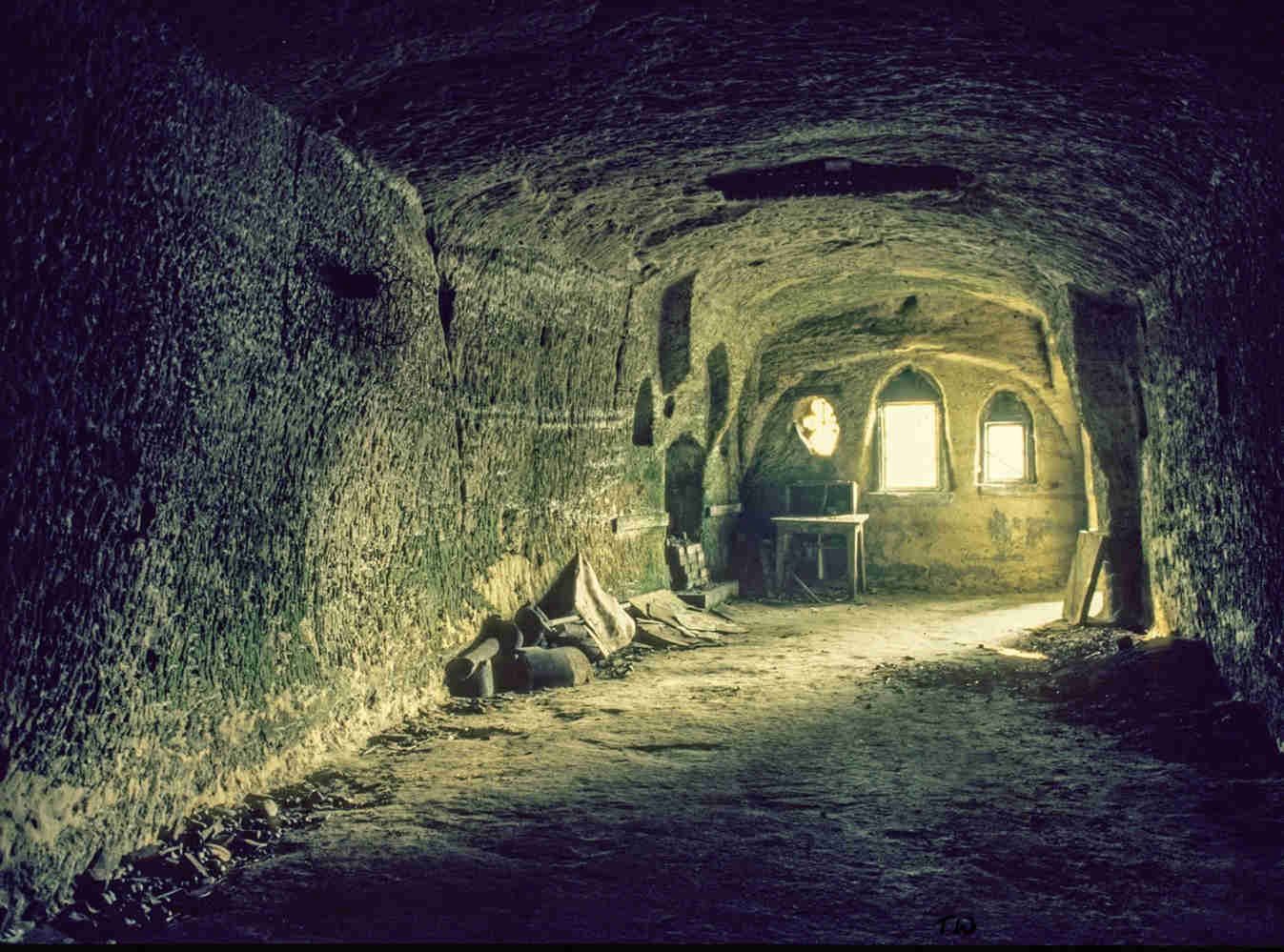 Odkryto setki nieznanych tuneli. Legendy mówią, iż ukrywał się tam Robin Hood