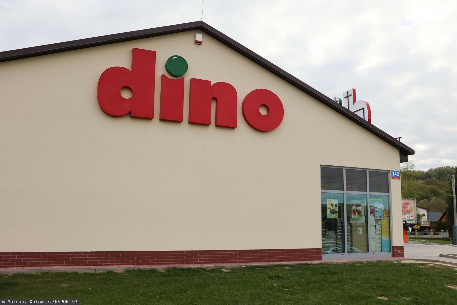 "Dino pęka". Sieć zapowiedziała podwyżki. Związkowcy chcą więcej