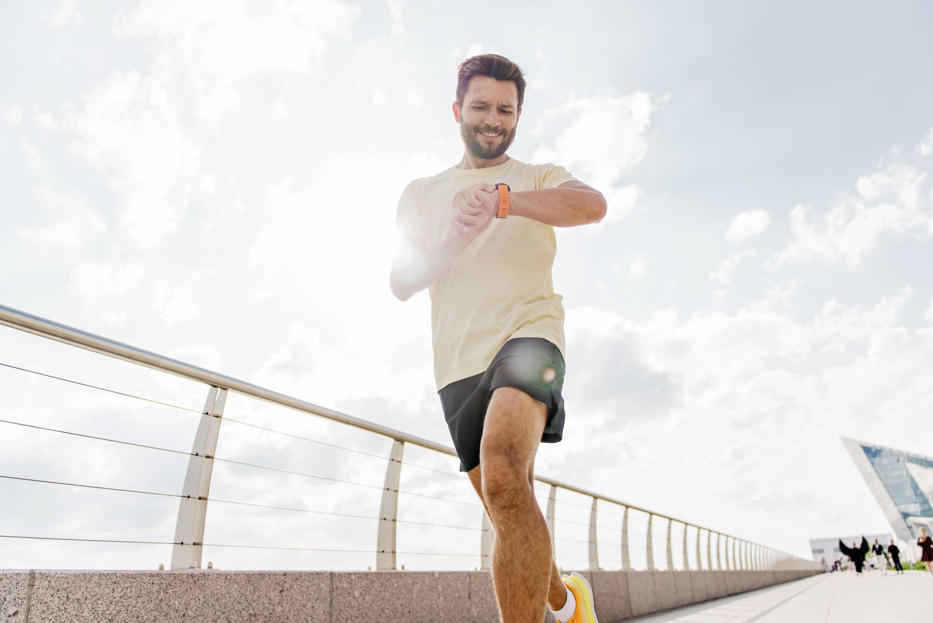 Forma na lato? Zacznij już dziś! Top 5 smartwatchy, które pomogą osiągnąć cel