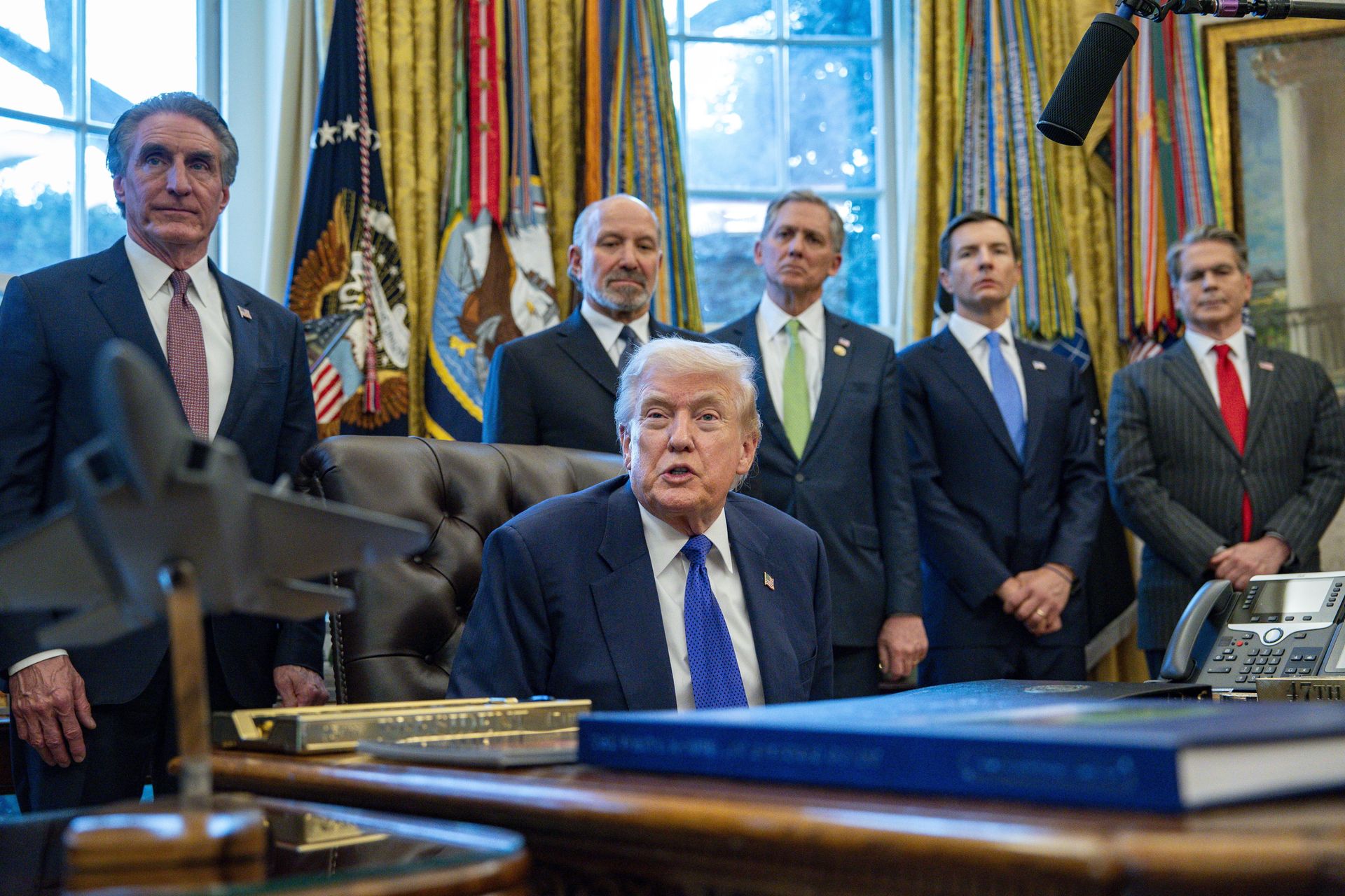 Działo się w nocy. Trump uspokaja sojuszników