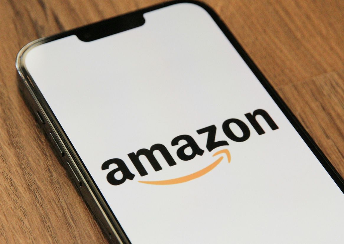 Amazon napędzany przez reklamy, chmurę i subskrypcje. Inwestycje przestraszyły inwestorów