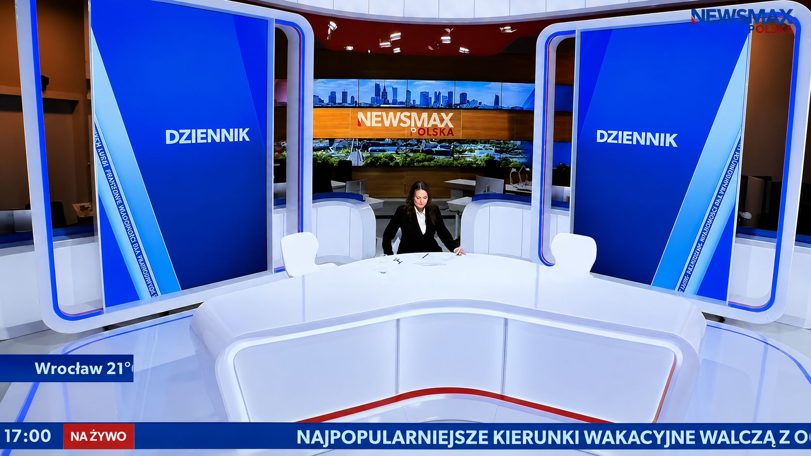 Newsmax Polska po pierwszych dniach. Nowoczesne studio, wpadki i dziwna ramówka