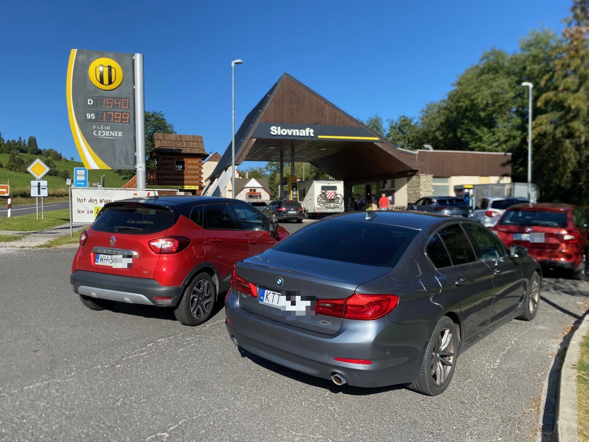 Kanistry w bagażniku, kolejka na granicy. Diesel na Słowacji tańszy o 40 groszy