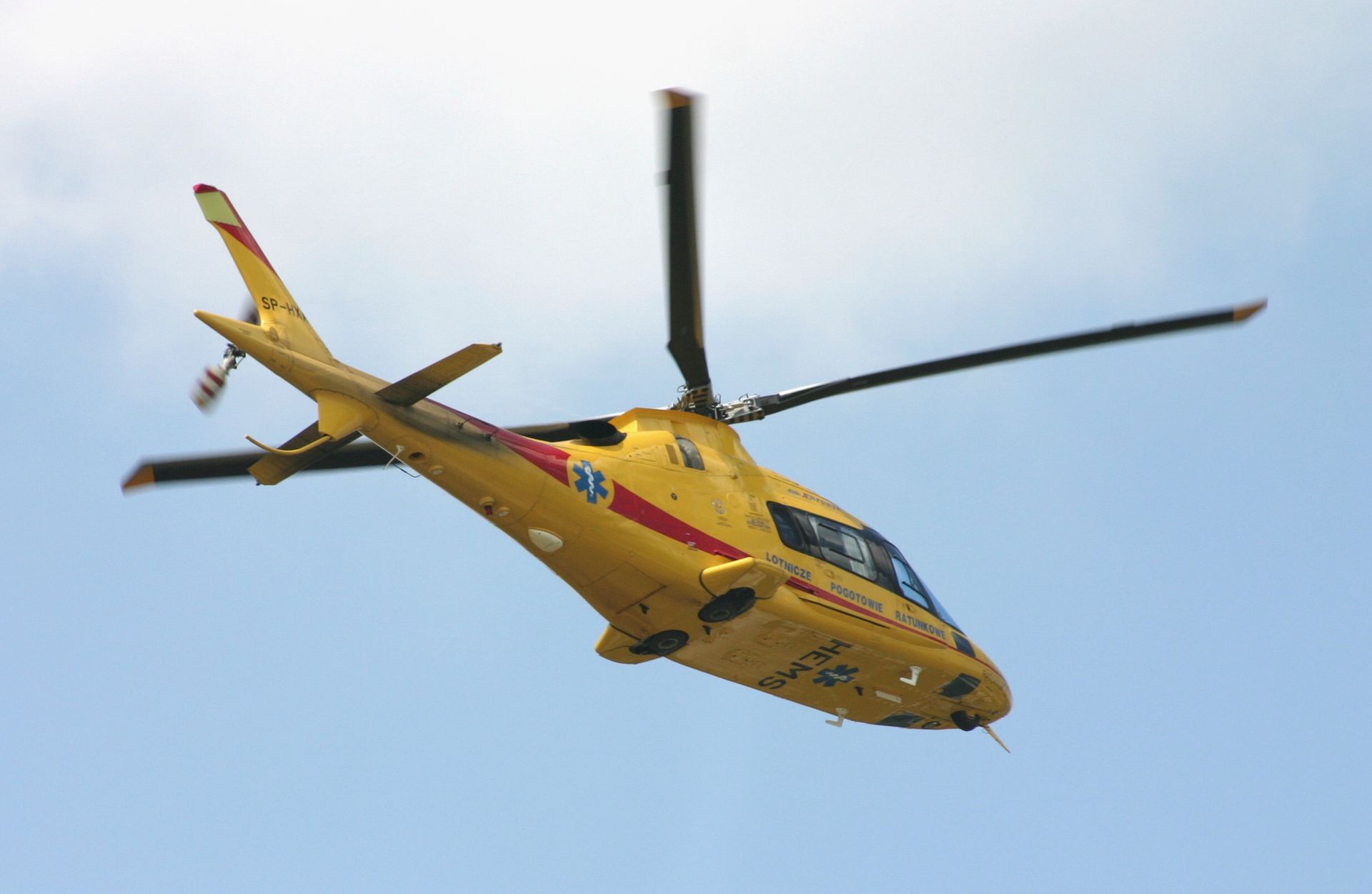 Lądował helikopter po upadku z hulajnogi. 13-latek walczy o życie