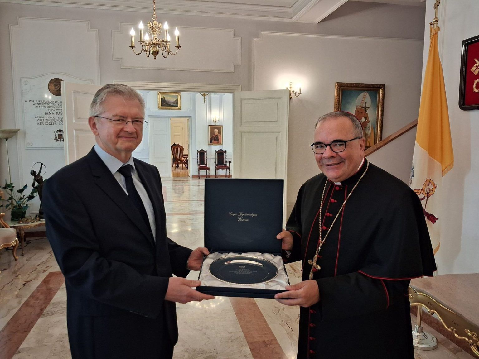 Zaskakujące spotkanie. Nuncjusz żegna ambasadora Rosji w Polsce