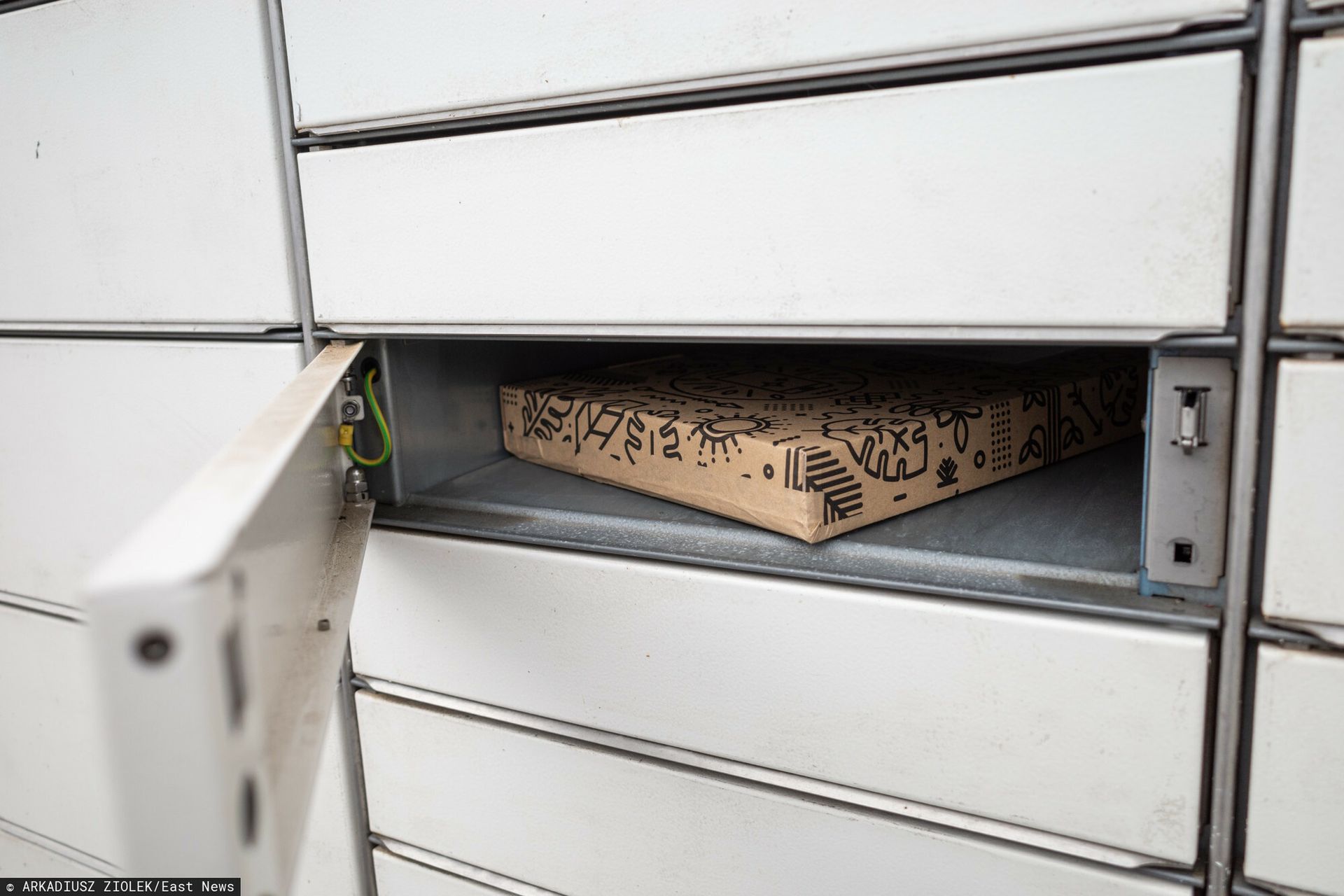 Niepełnosprawny klient nie mogł odebrać paczki. Brzoska reaguje