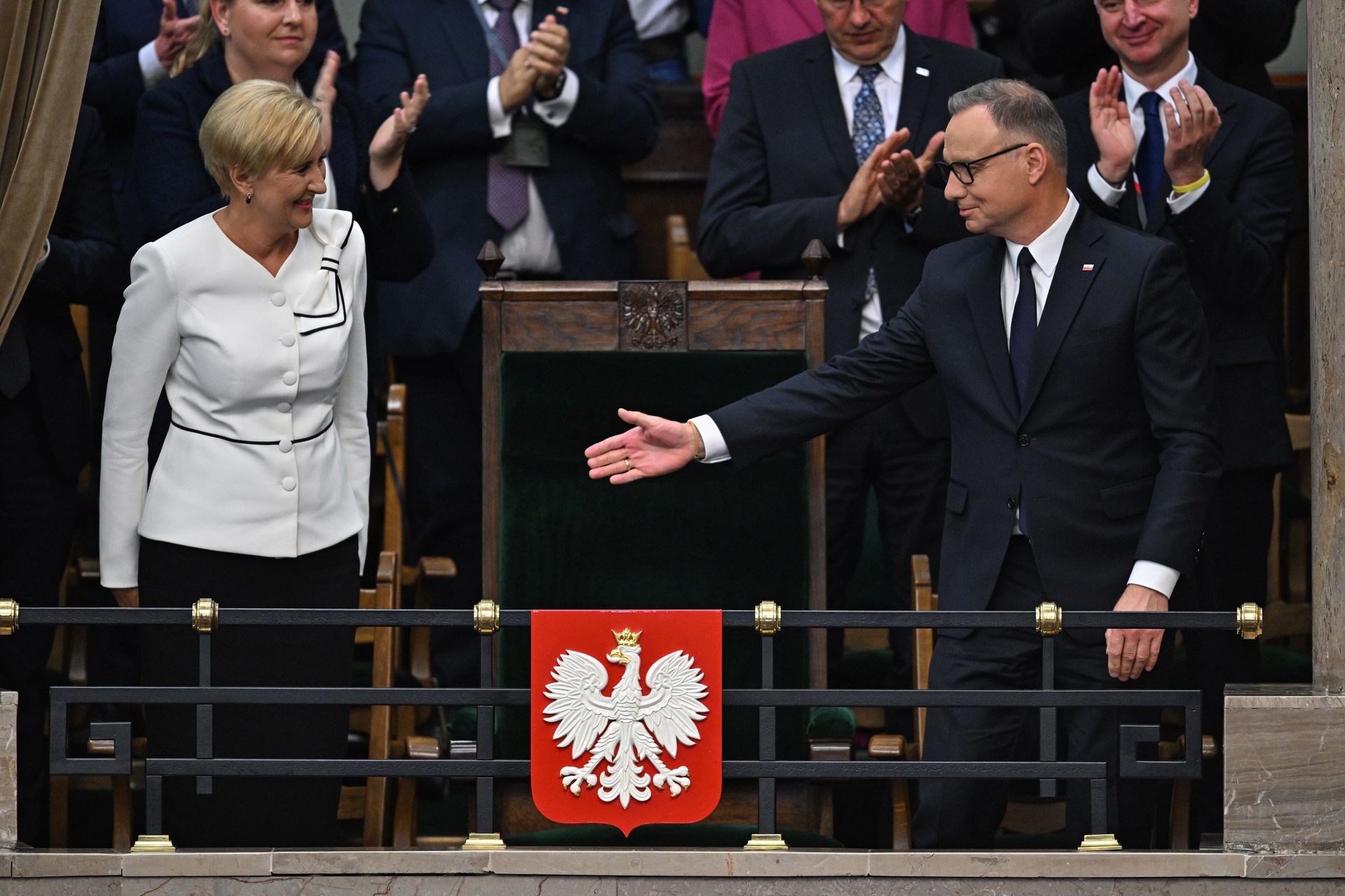 Duda nagle się przesiadł. Zrobił miejsce dla Nawrockiego