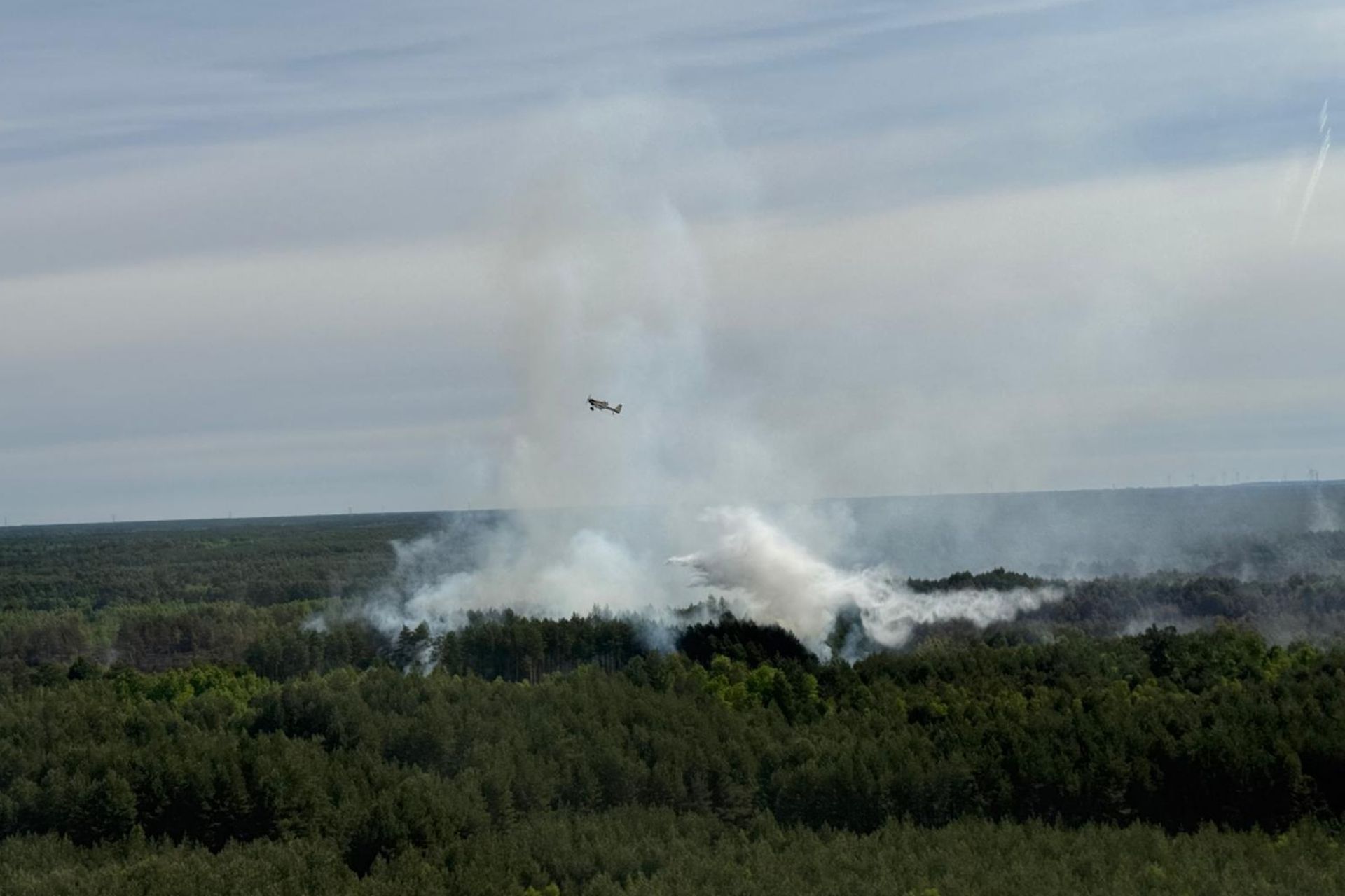 Tylko jeden wyleciał do pożaru. Media: Black Hawki uziemione