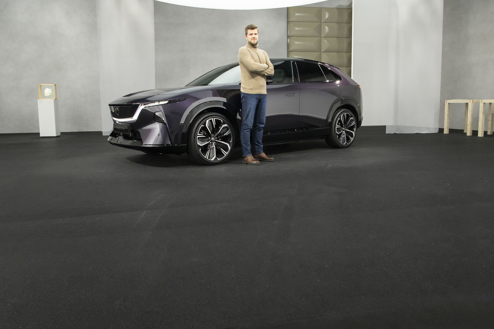 Premiera: Mazda CX-6e - machina nabiera tempa