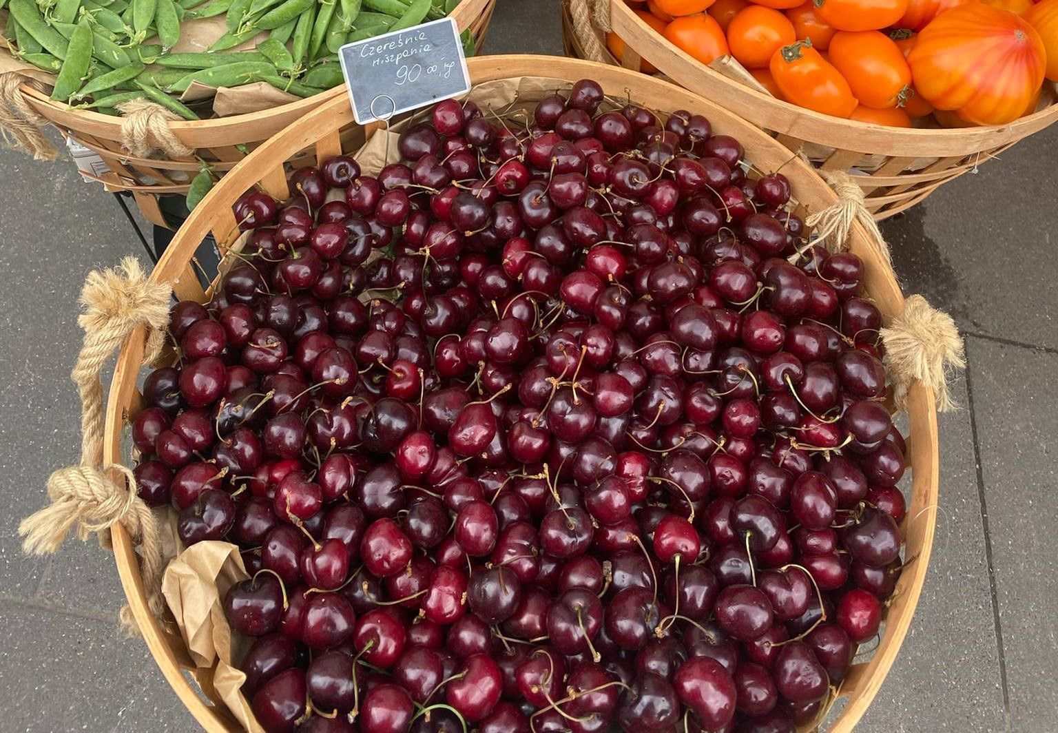 Przykuły wzrok ślicznym kolorem. Ale cena za kilogram czereśni zwaliła mnie z nóg