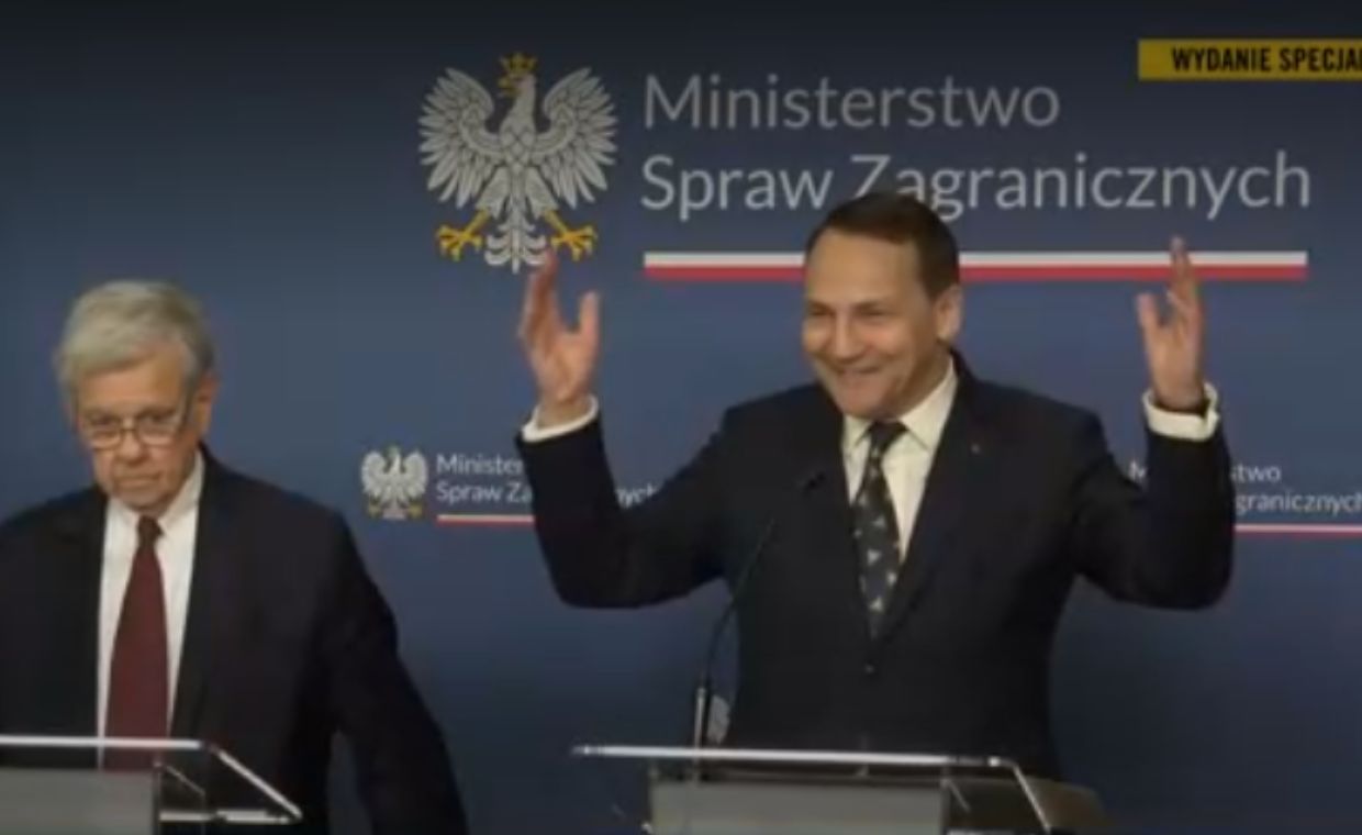 "Radujmy się". Sikorski komentuje wymianę Poczobuta