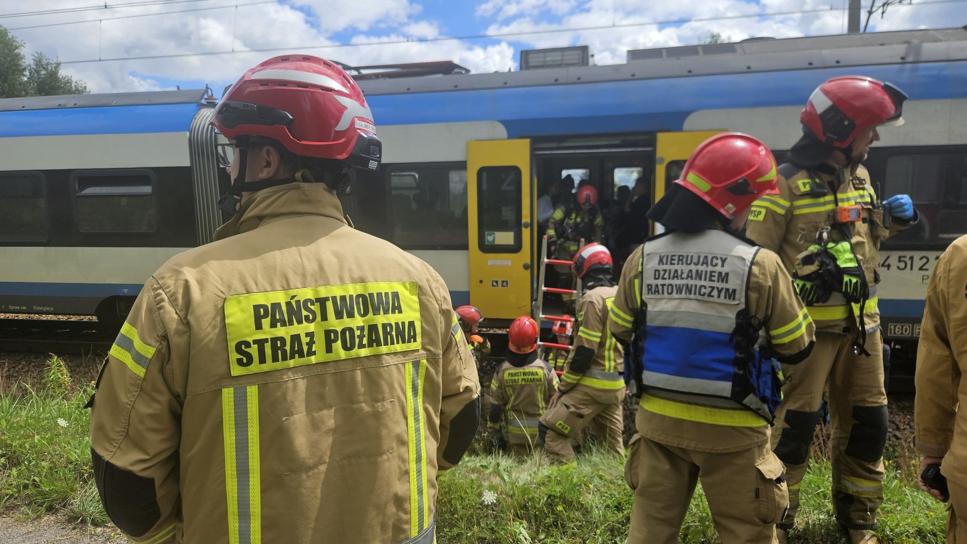 Pożar lokomotywy w Tychach. Ewakuowano prawie 200 osób