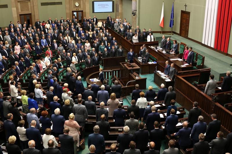 Sejm uczcił pamięć papieża Franciszka. Minuta ciszy i modlitwa
