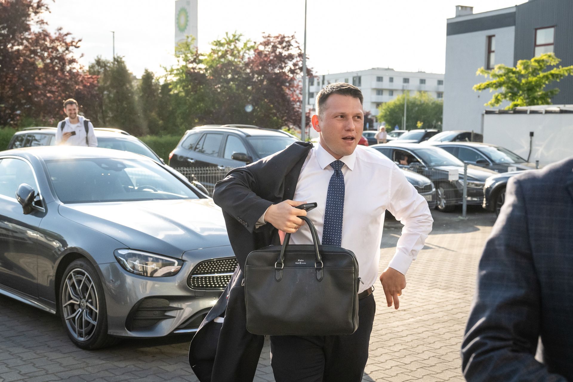 "Nawrocki nie zaprosił". Mentzen tłumaczy się z wizyty w barze