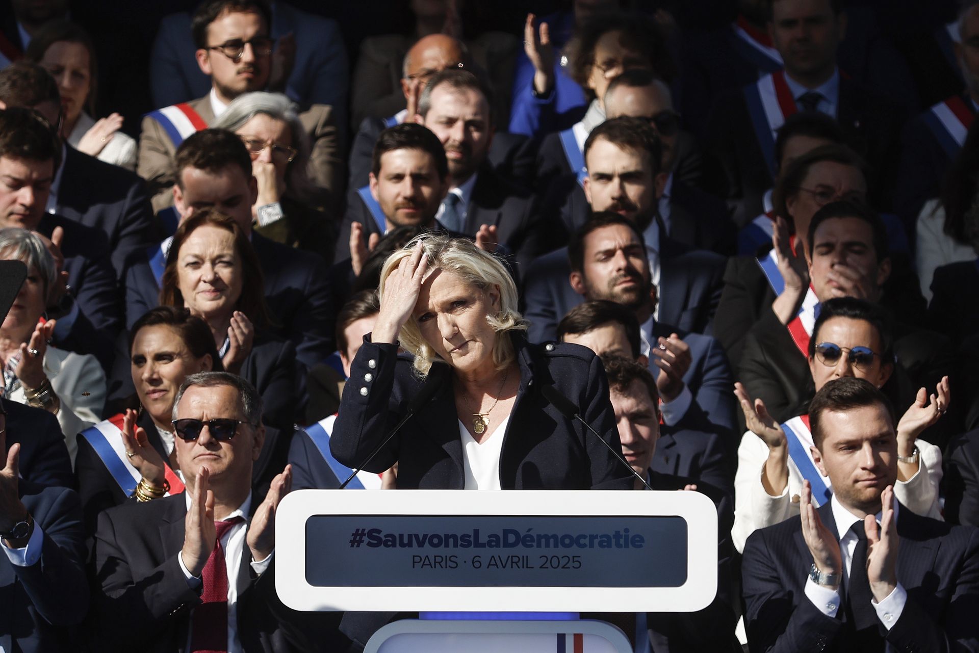 Obrońcy i przeciwnicy Le Pen wyszli na ulice. Demonstracje w Paryżu