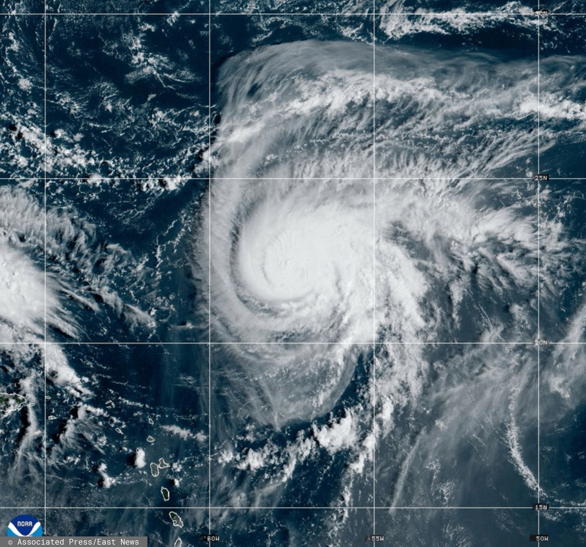 Wieje 260 km/h. Huragan Humberto osiąga kategorię 5. Zagrożenie dla Karaibów