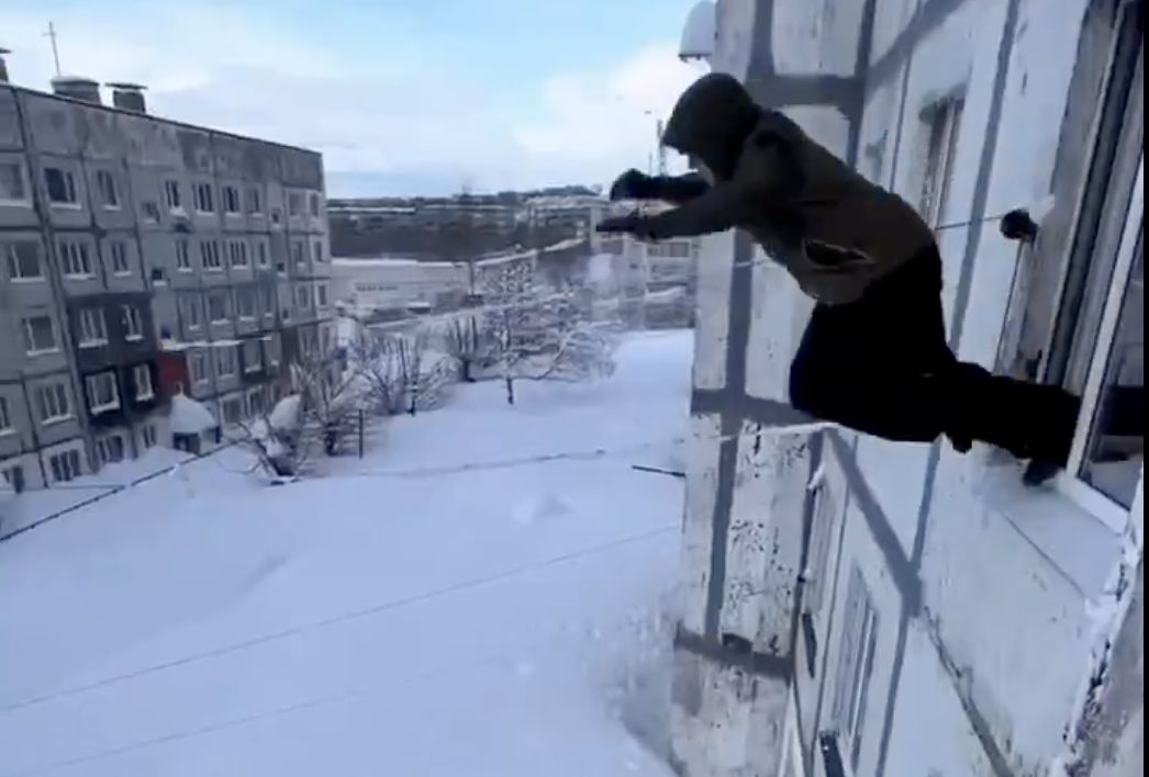 Ekstremalne warunki na Kamczatce. Skaczą z okna, żeby wyjść