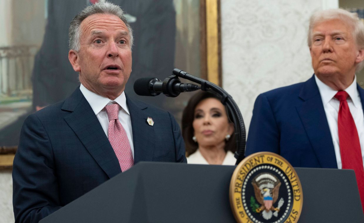 "Dawno straciłby pracę". Wpływowy magazyn ocenił doradcę Trumpa