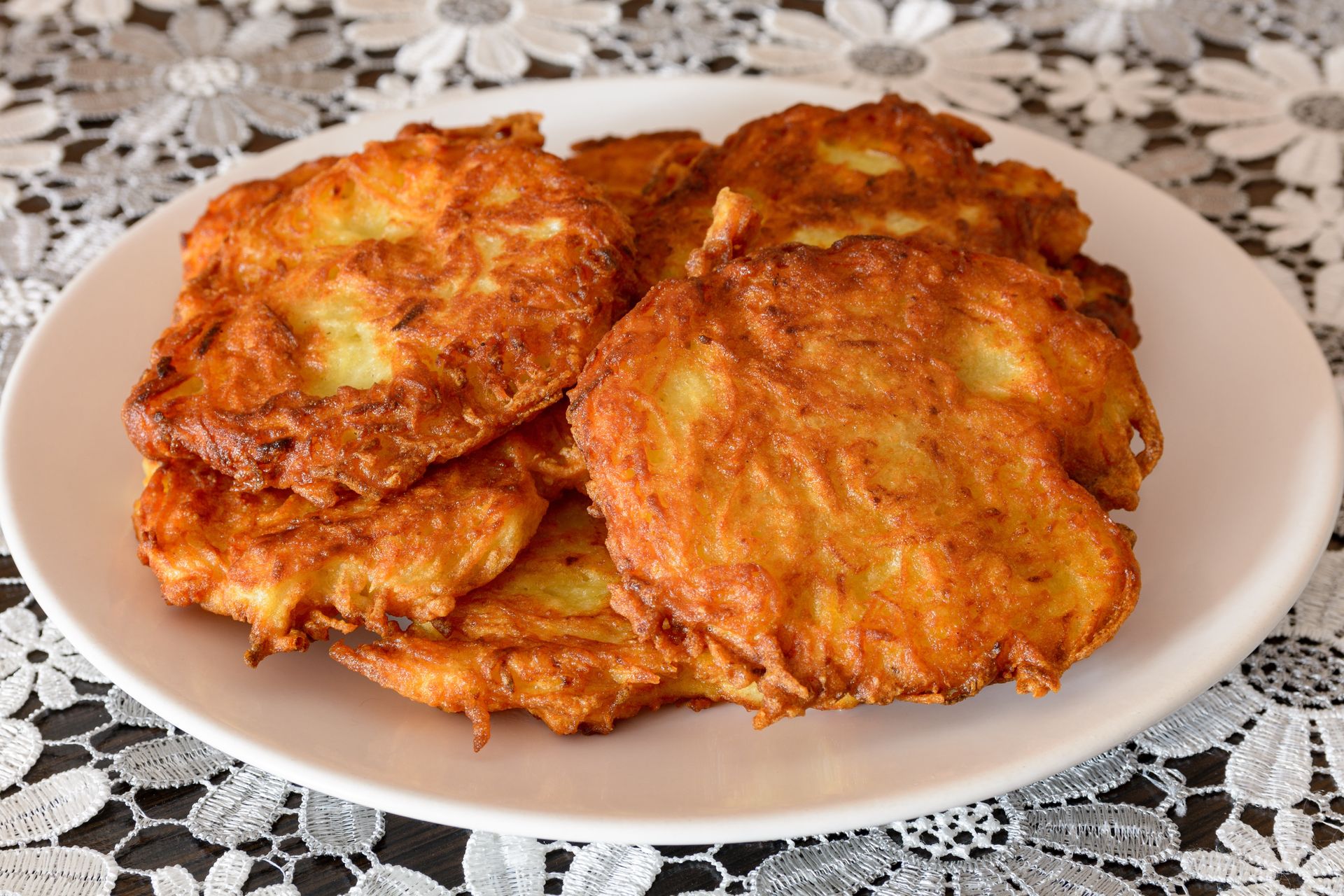 Moja babcia dodaje 1 łyżkę do placków ziemniaczanych. Nie piją oleju i są idealnie chrupkie