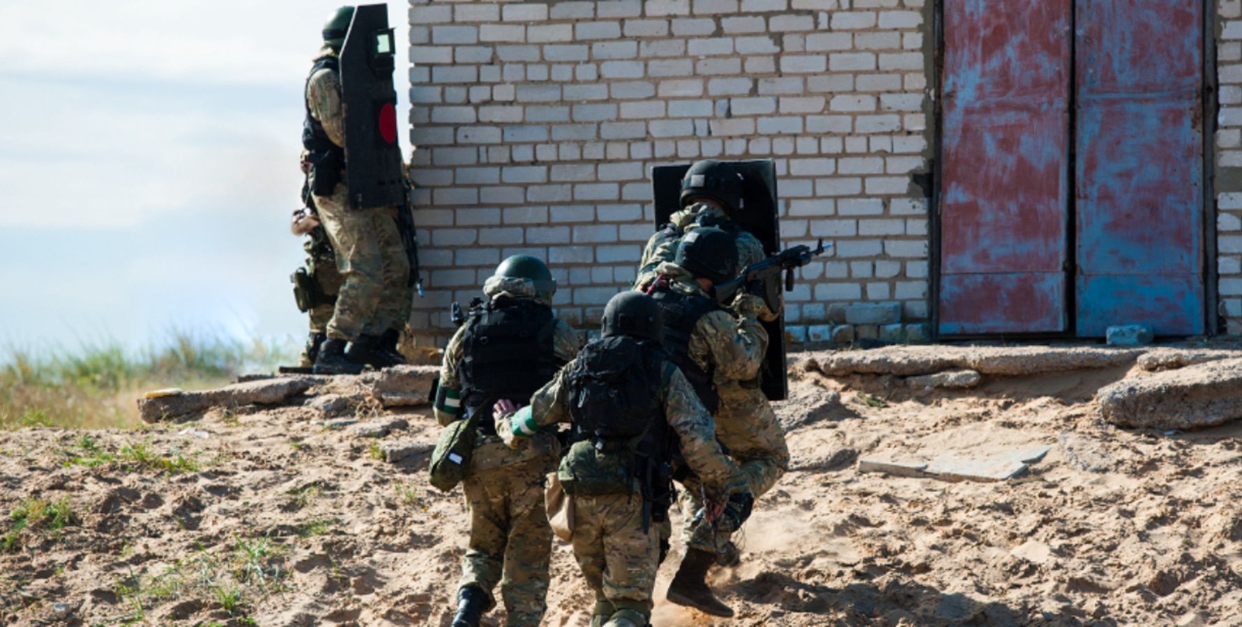 Drony, dym i huk nad Warszawą. realizowane są wielkie ćwiczenia na wypadek ataku