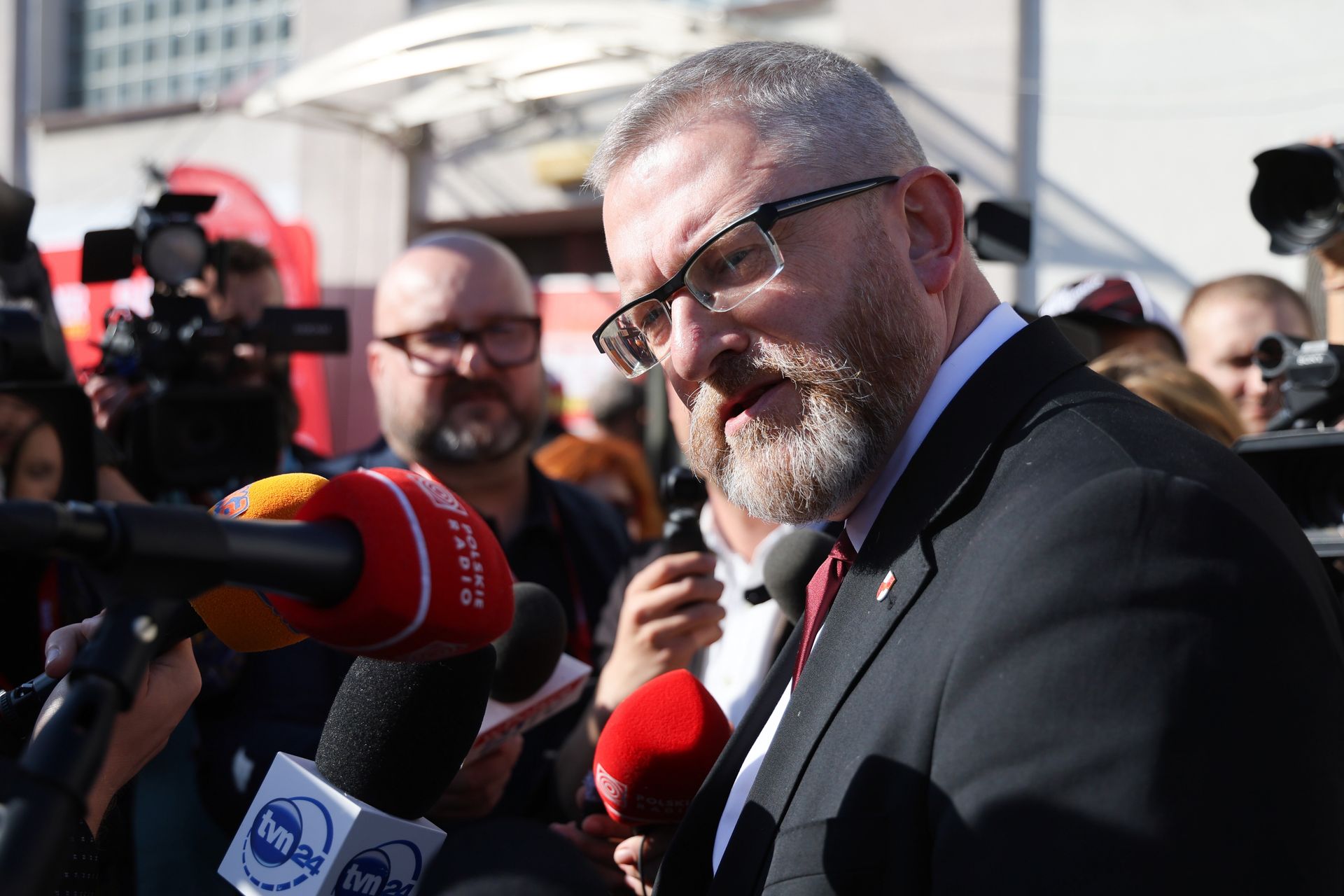 Rozłam w rodzinie. Siostra Brauna nie hamuje się, mówiąc o bracie