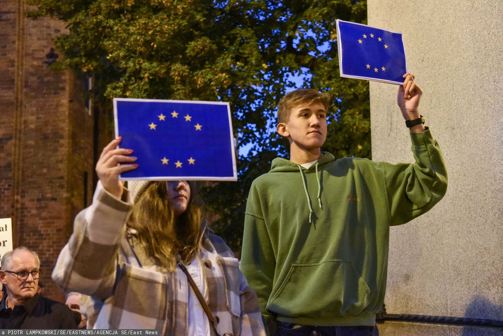 Co młodzi Polacy myślą o demokracji? Media o niepokojącej tendencji