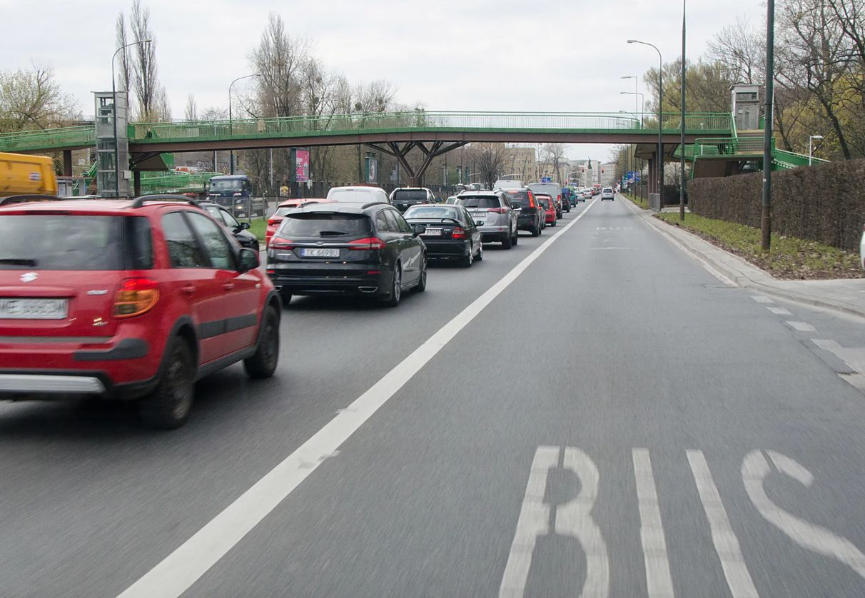 Przywilej dla samochodów elektrycznych zniknie z końcem roku. Co w tej sprawie zrobi rząd?