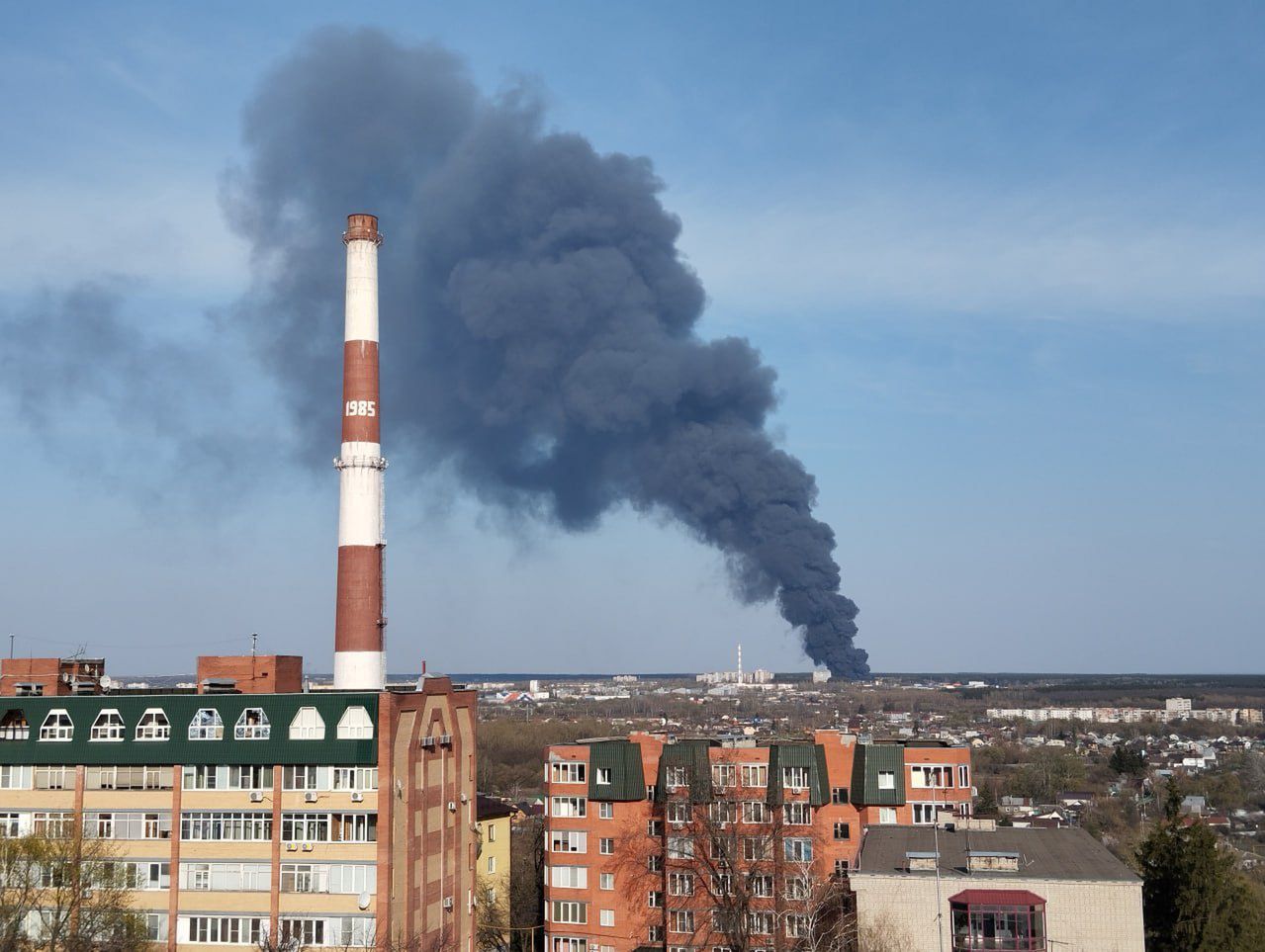 Kłęby dymu nad Kurskiem w Rosji