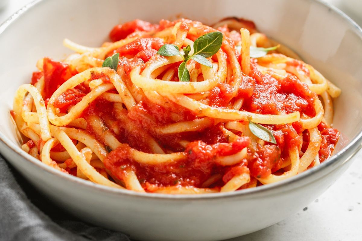 Banalny, włoski makaron. Przygotujesz z kilku składników, a poczujesz się jak w Bari