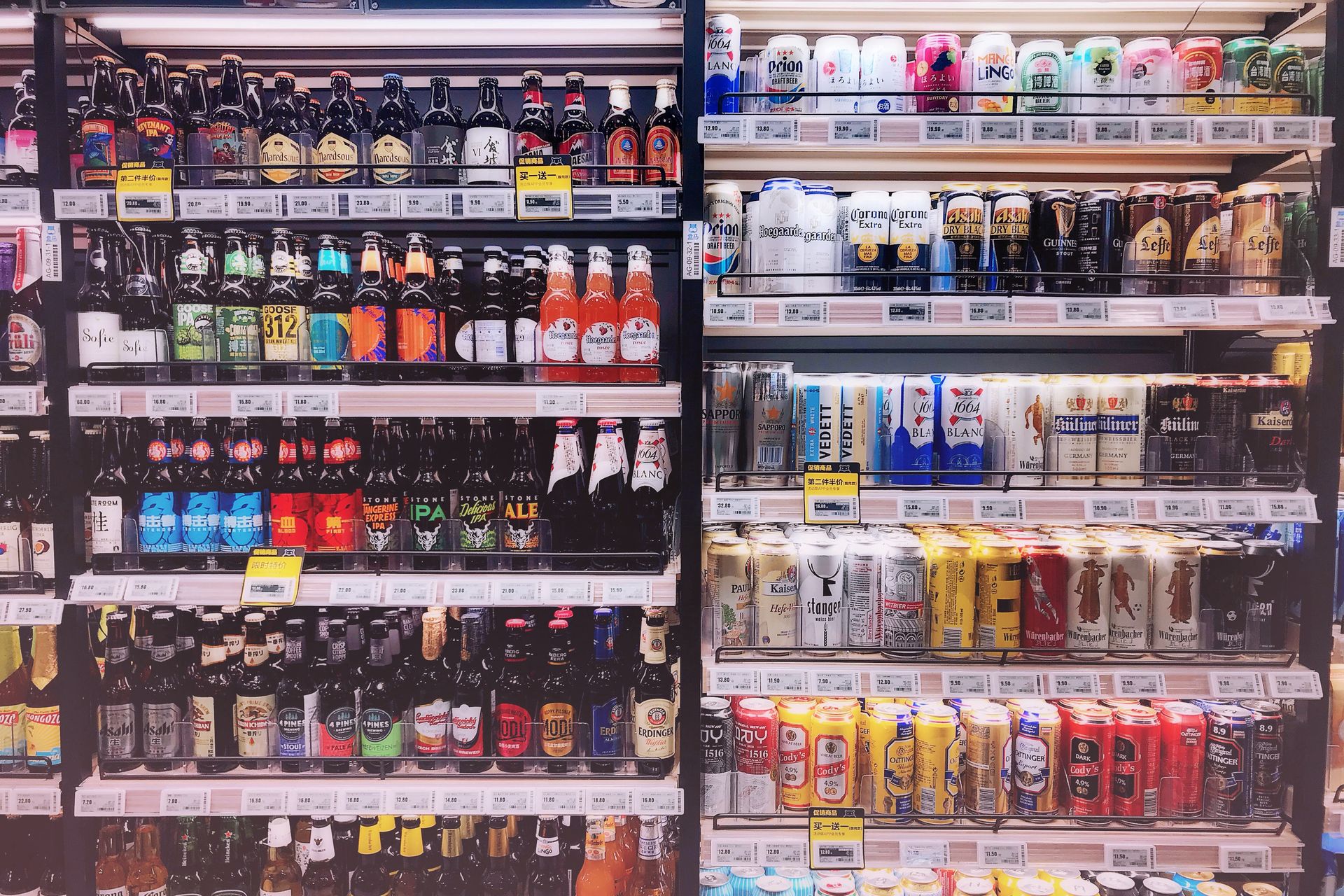 Ponad milion butelek i puszek dziennie. To zastępuje Polakom alkohol