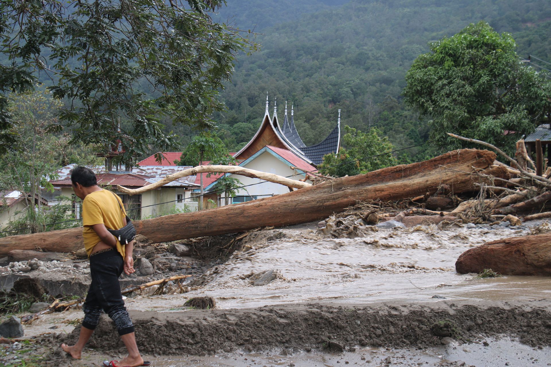 Katastrofalne powodzie na Sumatrze. Liczba ofiar rośnie
