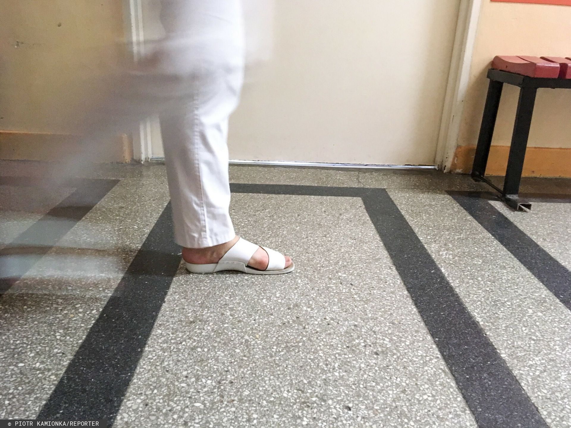 Sprawdzili oferty pracy dla pielęgniarek. Zarobki mogą zaskoczyć