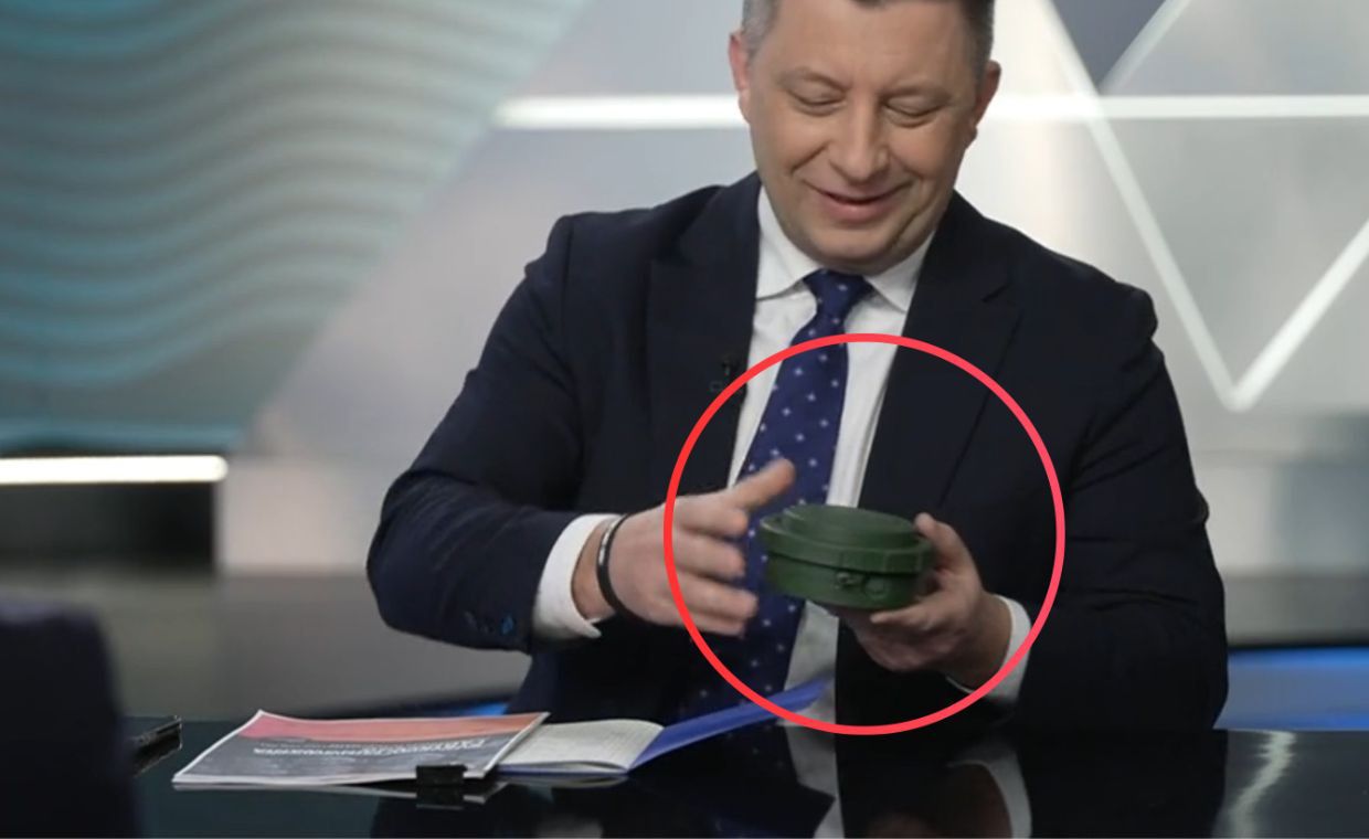 Z tym przyszedł do studia. Polityk zaskoczył na początku rozmowy