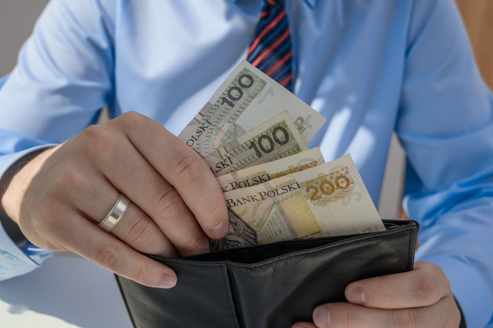 Płacą im choćby 150 tys. zł. Tych ofert nie znajdziesz w sieci