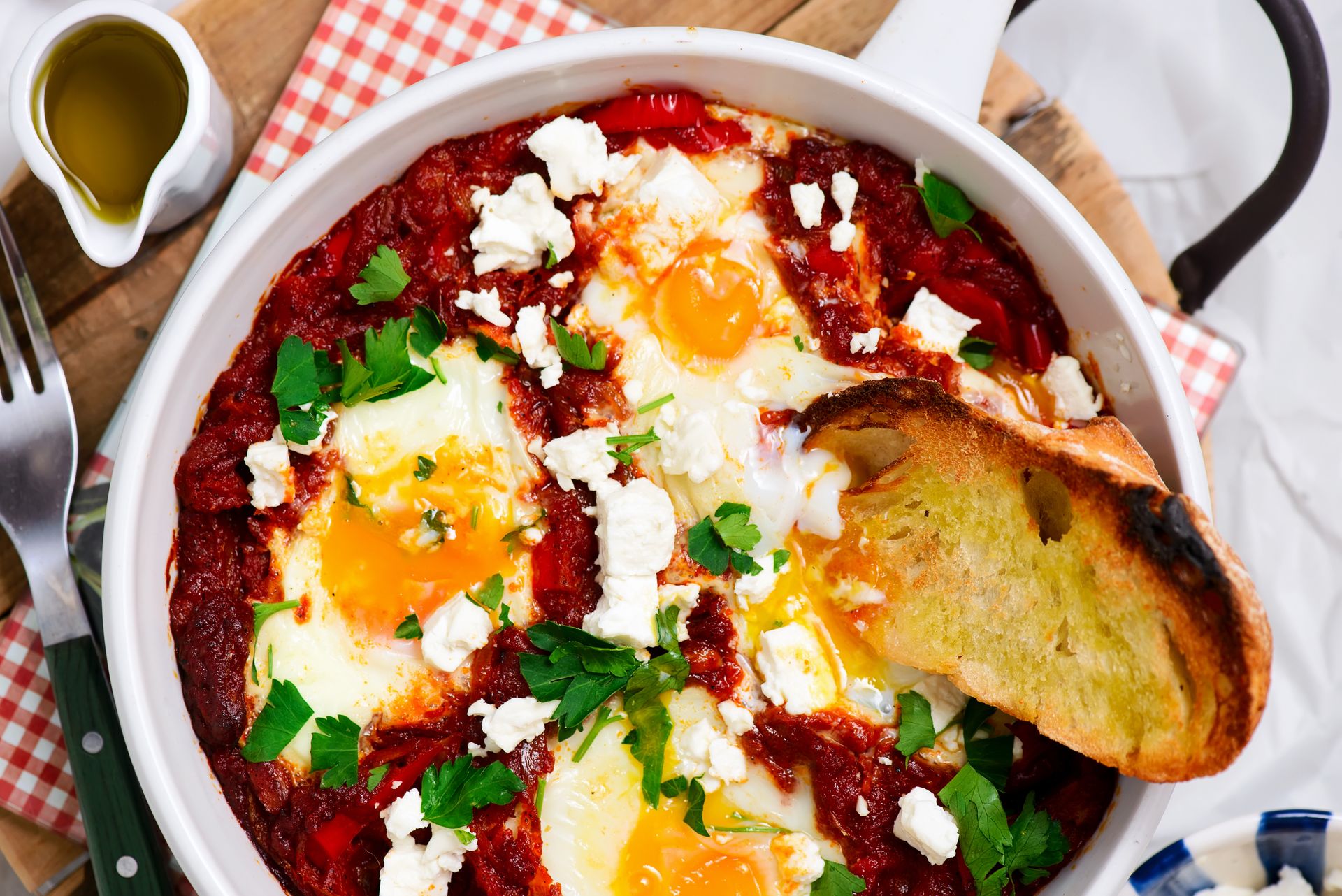 Śniadanie na jednej patelni. Zrobisz raz i będziesz wybierać zamiast jajecznicy