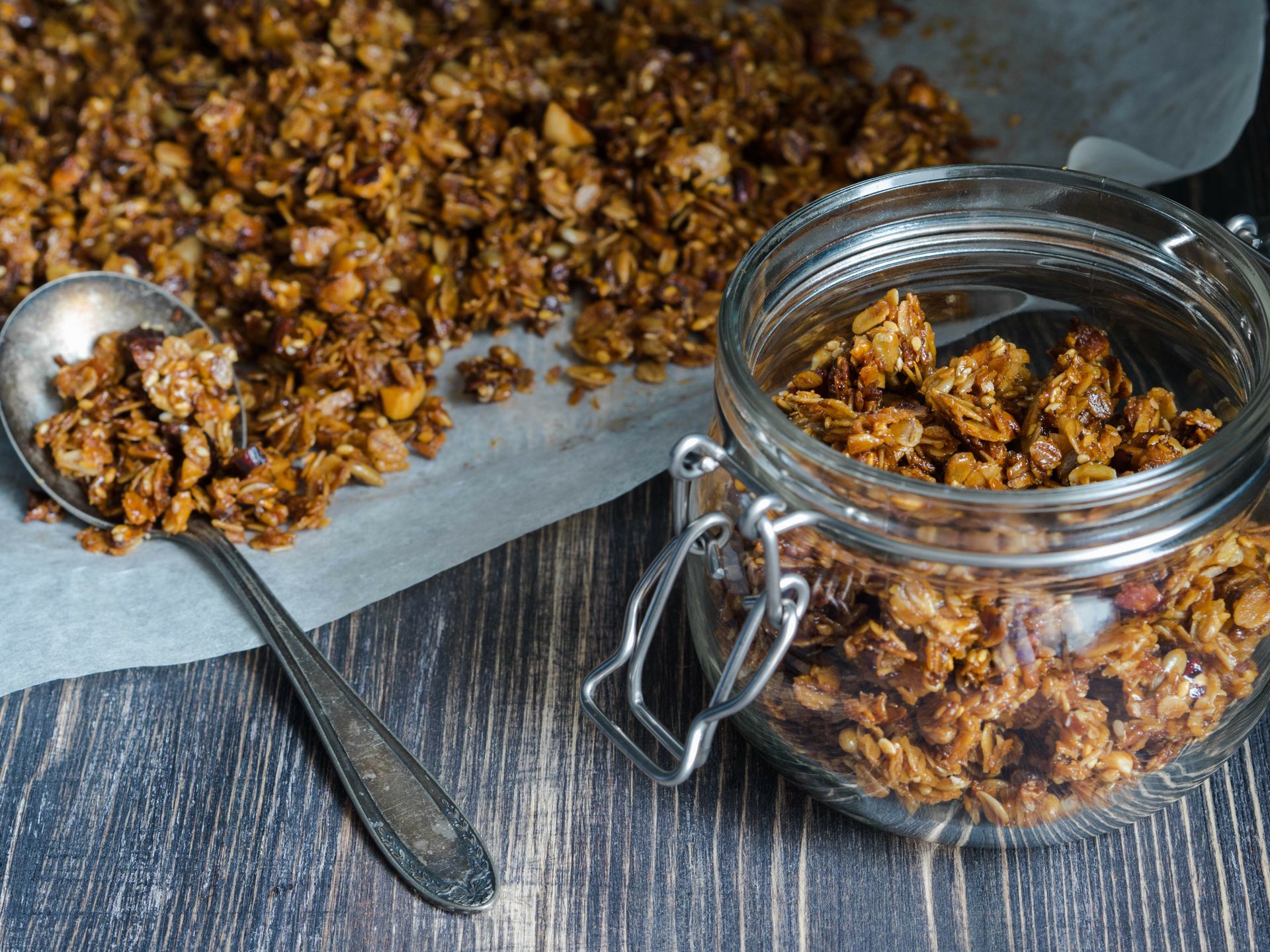 Granola bez tony cukrów prostych. Do owsianki czy musli jak znalazł