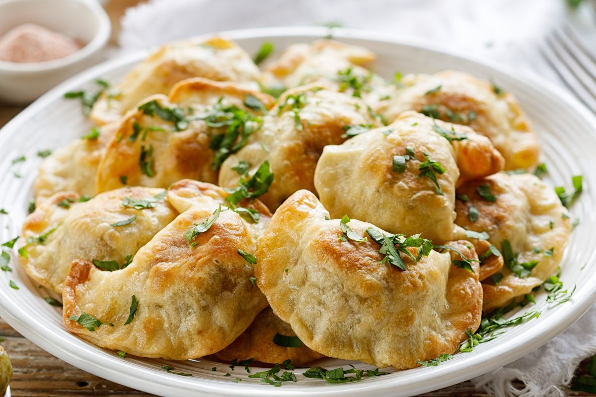 Ani z grzybami leśnymi, ani z pieczarkami. Pierogi z innym dodatkiem robię niemal co tydzień